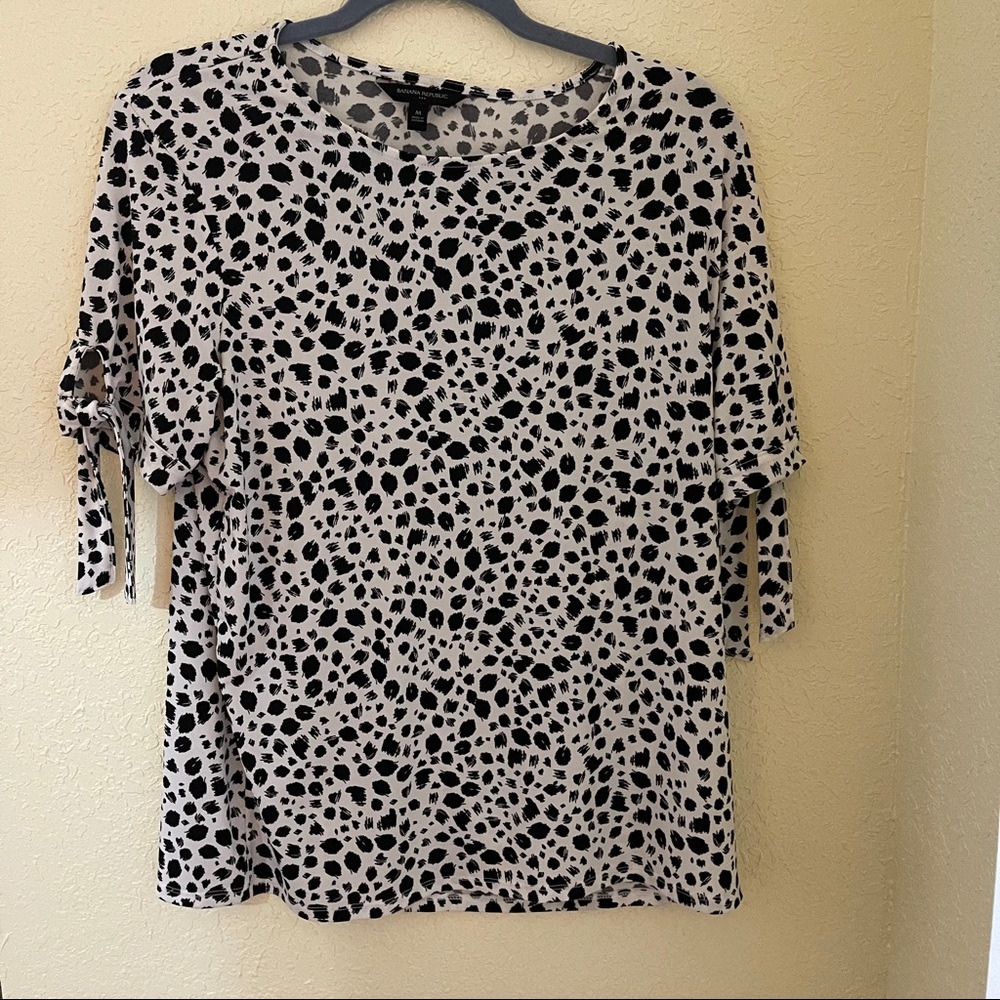 Banana Republic black and white tie sleeve top